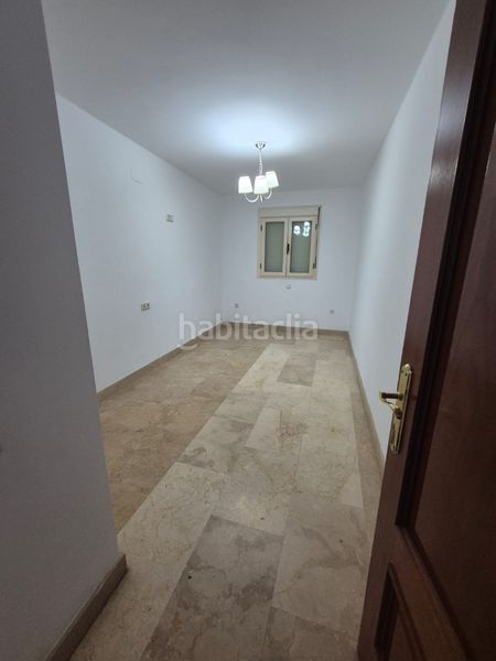 Foto cd944847-658b-4e01-998e-9bcf96ec7903. Rent flat with parking in Centro Ceuta