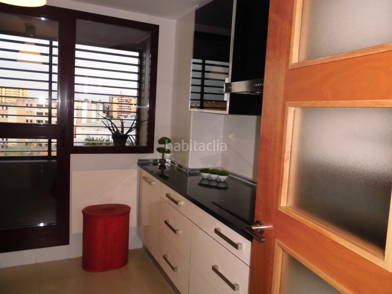 Foto 305822cd-bd19-423d-8423-2aa4298b2612. Rent flat in Muelle Ceuta