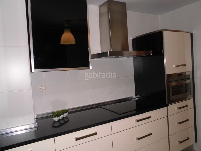 Foto 4855836c-bf81-4e18-893f-a27764862758. Rent flat in Muelle Ceuta