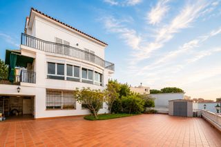 Xalet a Cerdanyola Nord. 4 vientos con jardin en casco urbano, zona muy tranquila! con vi