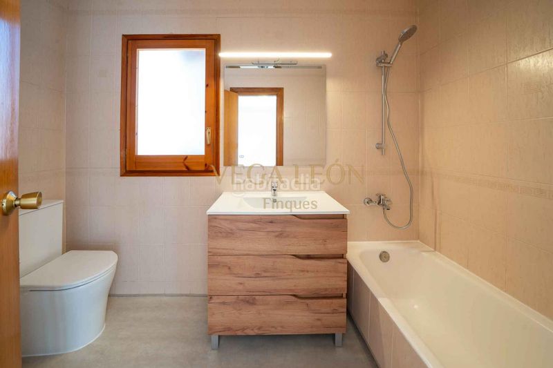 Foto 3292b79b-de87-46d7-8bbe-a2aa1bb88fef. Casa amb calefacció aparcament a Alella