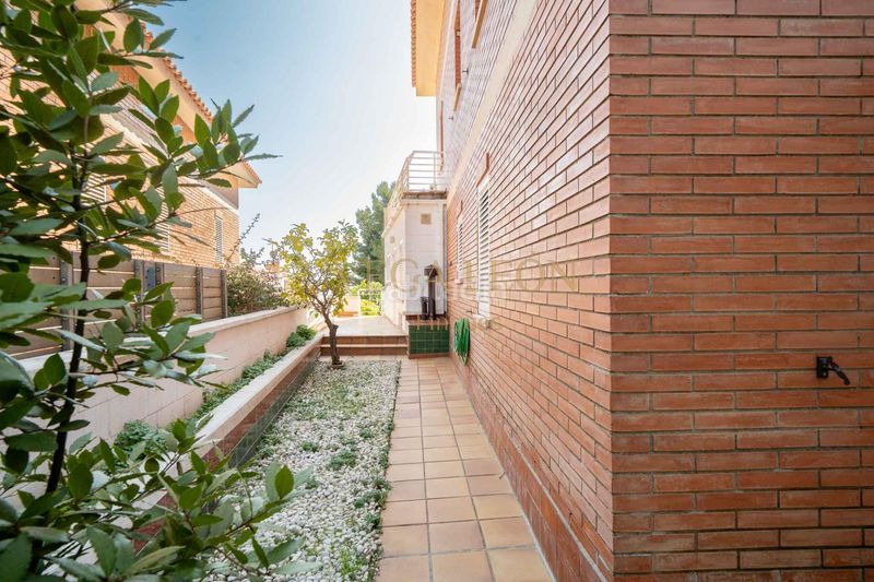 Foto 346f07f0-7ac2-444a-8ca9-e9fd7083aafc. Casa amb calefacció aparcament a Alella