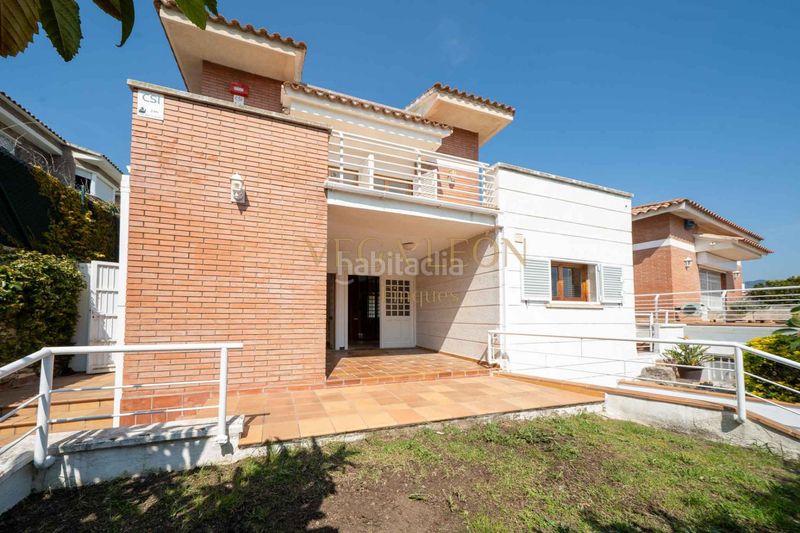 Foto 3e744678-f26d-41a7-ad33-1b181c2cb345. Casa amb calefacció aparcament a Alella