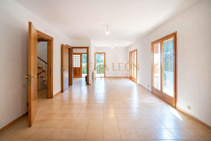 Foto 558facf8-8432-42e9-b15d-9382bf167935. Casa amb calefacció aparcament a Alella