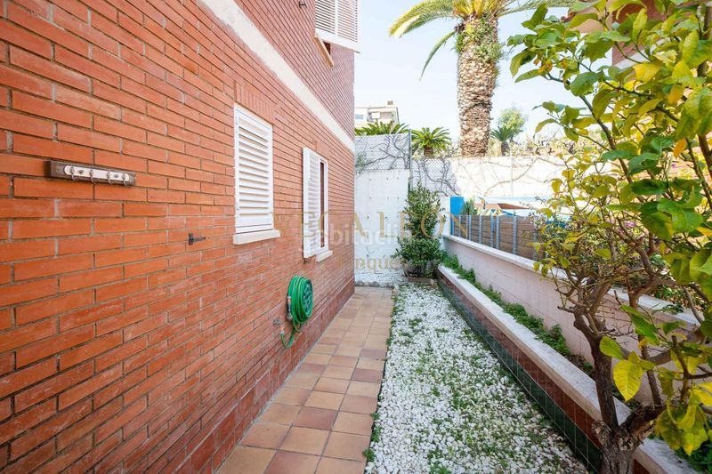 Foto 6b0b84f7-c087-4101-8d95-14b26d558b8d. Casa amb calefacció aparcament a Alella