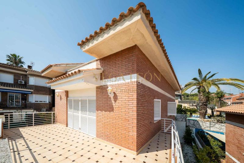 Foto 81a1140f-fcc1-410d-ac68-44ea06e8a2e0. Casa amb calefacció aparcament a Alella