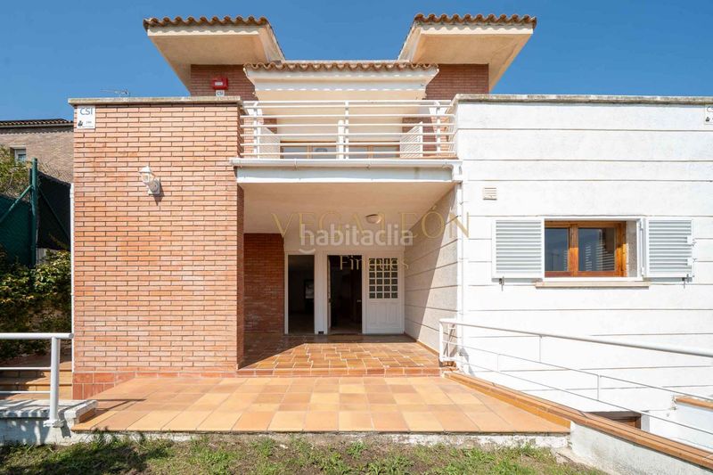 Foto a62112d4-071f-4a69-98cf-af12f57f3e41. Casa amb calefacció aparcament a Alella