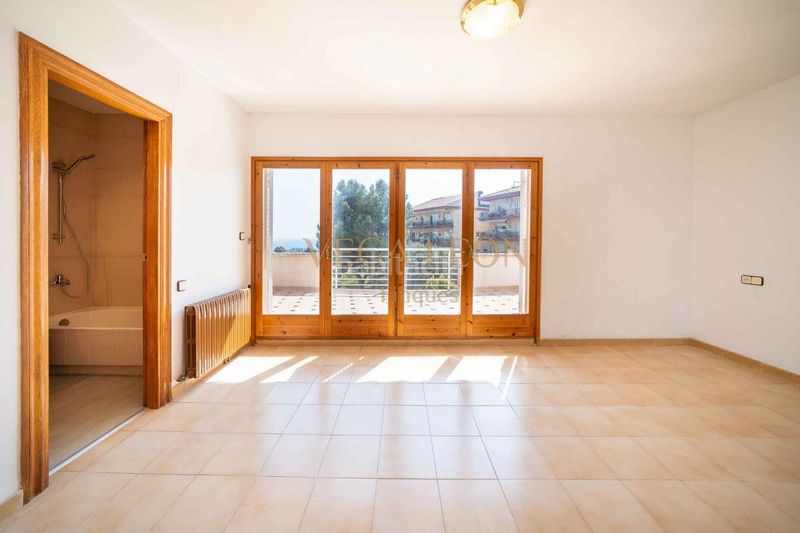 Foto b2aed431-c0fd-40c2-8f35-d0baf45a4a24. Casa amb calefacció aparcament a Alella