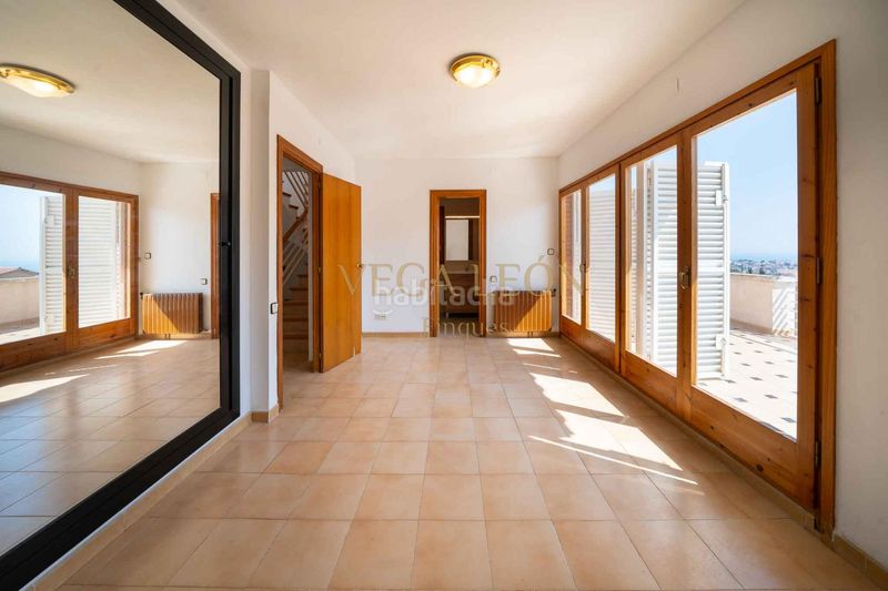 Foto fd51b635-404a-4561-b937-13d1e3c4d8ab. Casa amb calefacció aparcament a Alella