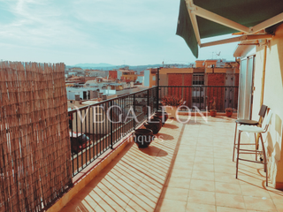 Pis a Centre. Ático con terraza a solo 5 minutos de la playa!