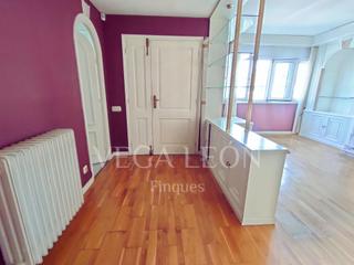 Dúplex a Can Sans. Con entrada independiente, exclusivo ático dúplex con chimenea a