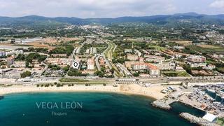 Appartement à Can Sans. Totalmente reformado con vistas al mar y piscina comunitaria
