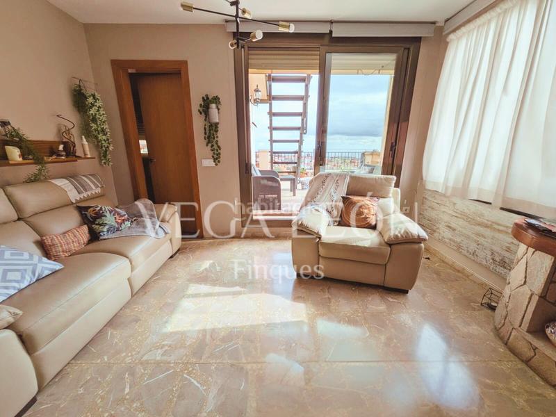 Foto 1cf8c4a2-f9fb-4ede-a0fb-a7ac87546df8. Dachwohnung mit heizung in Cerdanyola Nord Mataró