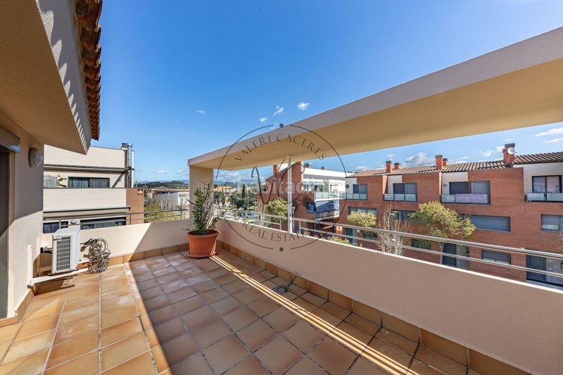 Foto 7916ab06-fb44-48ca-886d-d55d2805eea2. Casa adosada  reformada con jardín y zona comunitaria en Vilanova del Vallès