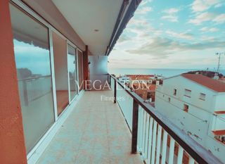 Affitto Appartamento in Can Sans. Ático de 2 dormitorios con vistas al mar, piscina y parking incl