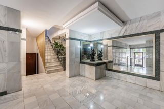 Flat in Sant miquel. Amplio piso de 4 habitaciones con terraza, patio interior y asce