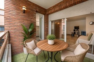 Pis a Sant miquel. Amplio piso de 4 habitaciones con terraza, patio interior y asce