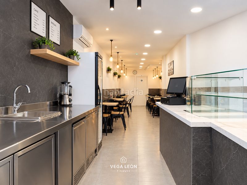 Foto a7d83a49-7d22-4608-9cef-cb3248e15a74. Alquiler local comercial traspaso de barrestaurante equipado y listo para continuar la actividad en Arenys de Mar