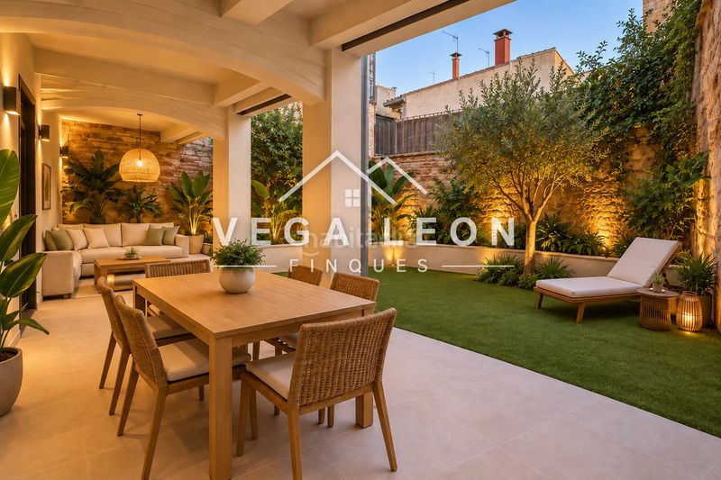 Piso planta baja con entrada independiente, gran patio y parking privado en pleno centro en Argentona