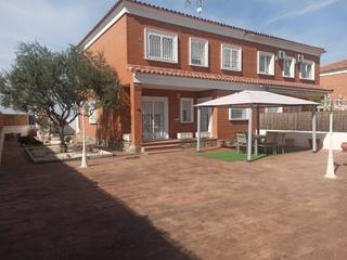 Maison jumelée  Calle picasso. Se vende estupendo chalet pareado en barcience!
