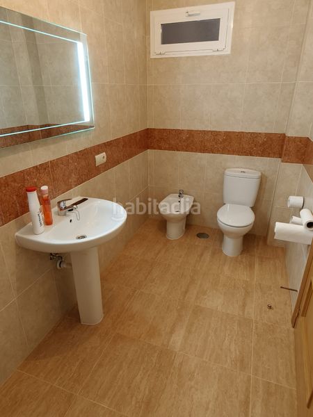 Foto 32a905dc-bc83-41c3-8b44-0a75d0f5fdc6. Casa adossada a Erustes