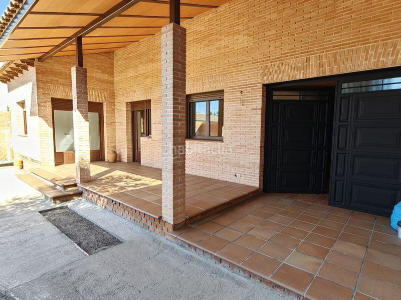 Foto 4e2eac5c-c063-4db9-b920-92bdd8c53ba2. Casa adossada a Erustes