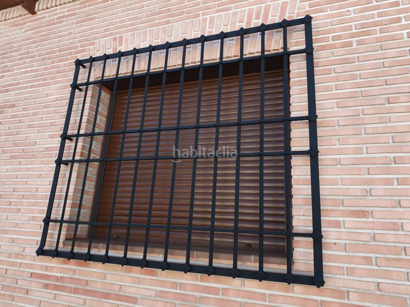 Foto 6935f4d9-9c02-4583-8cad-30657de1a865. Casa adossada a Erustes
