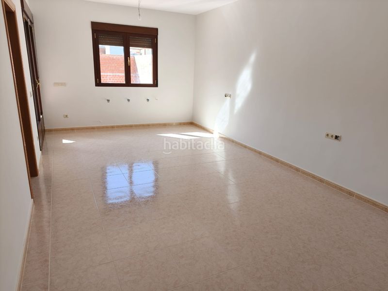 Foto 7789b3c0-9e34-4668-9256-04027a23cee9. Casa adossada a Erustes