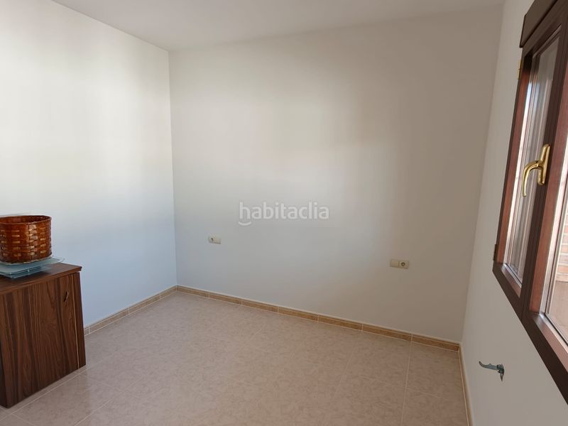 Foto 90c85af6-9b32-4ce0-a6c0-861aaebc4ec0. Casa adossada a Erustes