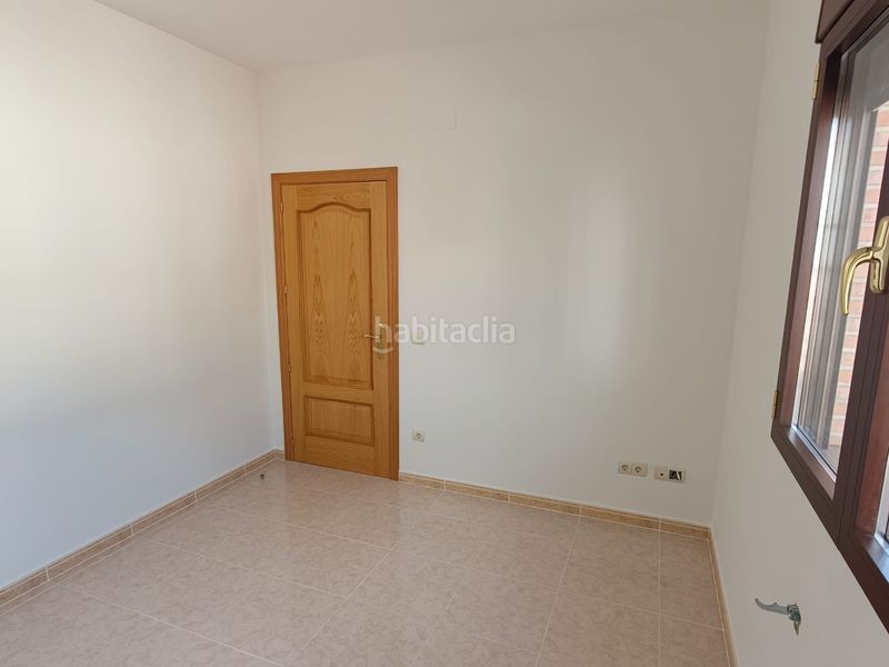 Foto cf333152-29a9-4e48-8775-5a3a9e8944ba. Casa adossada a Erustes