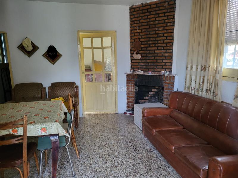 Foto f20336d3-faf0-40f5-9e75-c49e41fe3a57. Masia amb xemeneia a Mondéjar