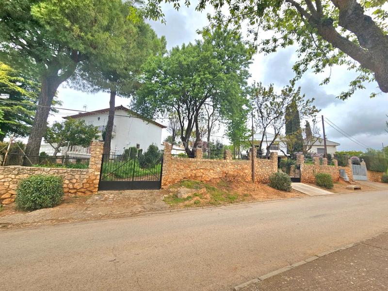 Foto d7785940-7661-4c2a-bf0c-cf08fd827cbd. Chalet in paseo del cristo 33 in Mondéjar