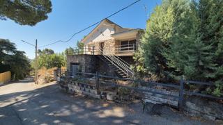 Chalet à Calle de la sierra de albarracín 3. Oportunidad de inversión en carabaña – vivienda para reformar