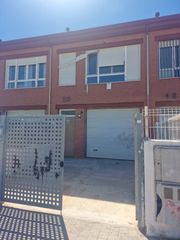 Casa adossada a Calle Morales