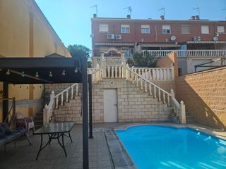 Chalet  Calle de los sotos. Estupendo chalet con piscina