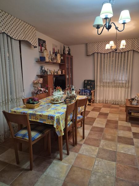Foto a70431bd-2614-4264-aa08-c22522e0c909. Xalet amb calefacció aparcament piscina a Albares