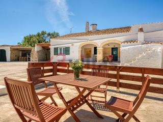 Mas à Alaior Poble. Casa de campo con licencia turística