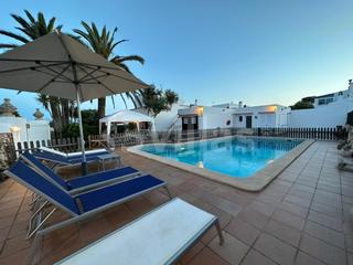 Haus  N/a. Gran chalet con licencia turística en cala en bosch