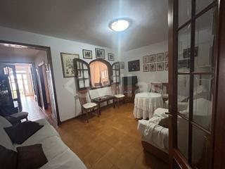 Casa  N/a. Casa en casco antiguo con gran patio .