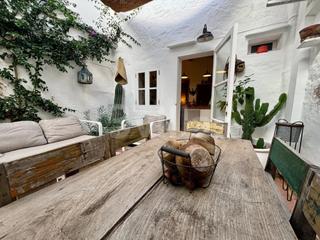 Casa  N/a. Casa reformada con patio y terraza en ciutadella