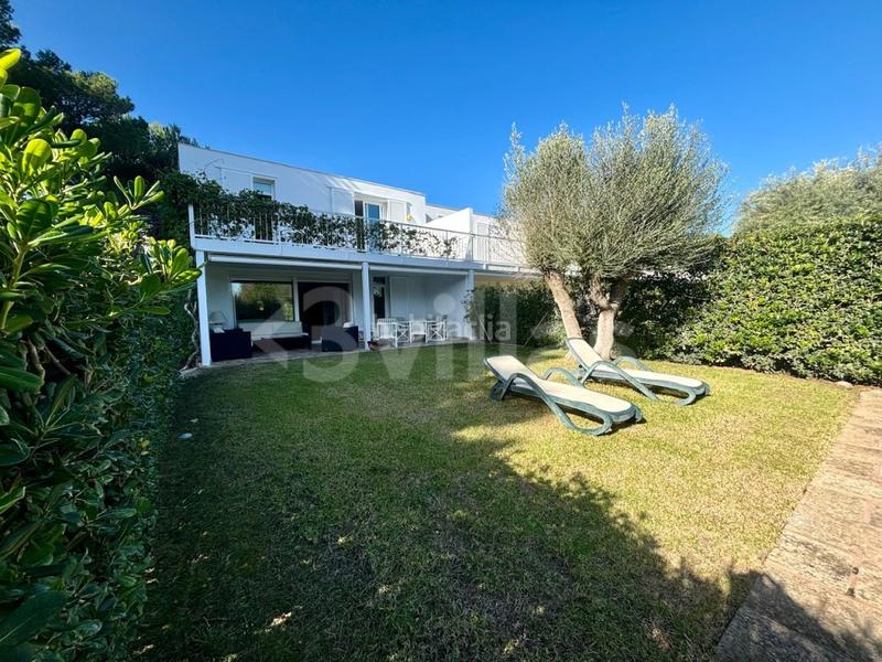 Foto dbb5ce11-6a68-4a1c-95f4-fc6e2de6cc31. Chalet  con piscina y garaje en venta en Coves Noves en Es Mercadal