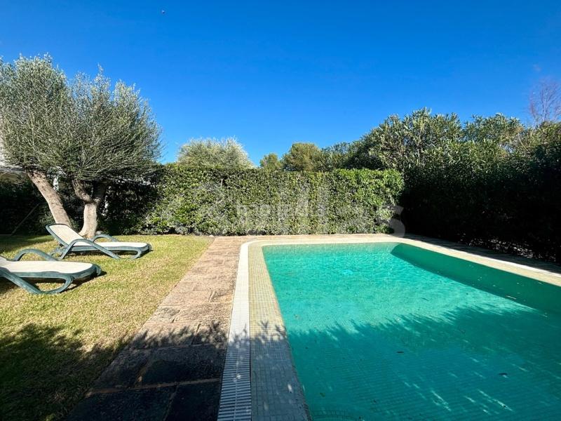 Foto fb5c3b33-47a4-46d7-ae79-218c27c4a1b7. Chalet  con piscina y garaje en venta en Coves Noves en Es Mercadal
