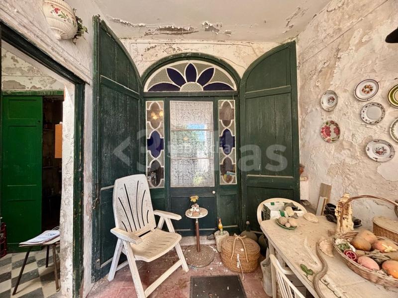 Foto a98427a9-a130-4e8a-bf51-b9ff9372fcb0. Casa en exclusiva casa con patio en el centro de mahón en Maó