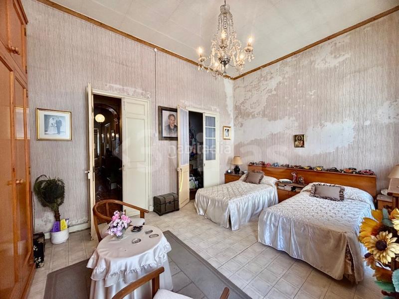 Foto c8066db7-a39b-4872-b1e7-147dc0a70493. Casa en exclusiva casa con patio en el centro de mahón en Maó