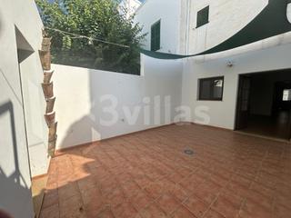 Casa  N/a. Encantadora casa en venta en ciutadella  con patio