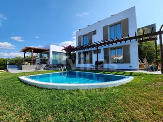 Xalet a Sant Climent-Es Canutells. Chalet de diseño en es canutells con vistas al mar y licencia tu