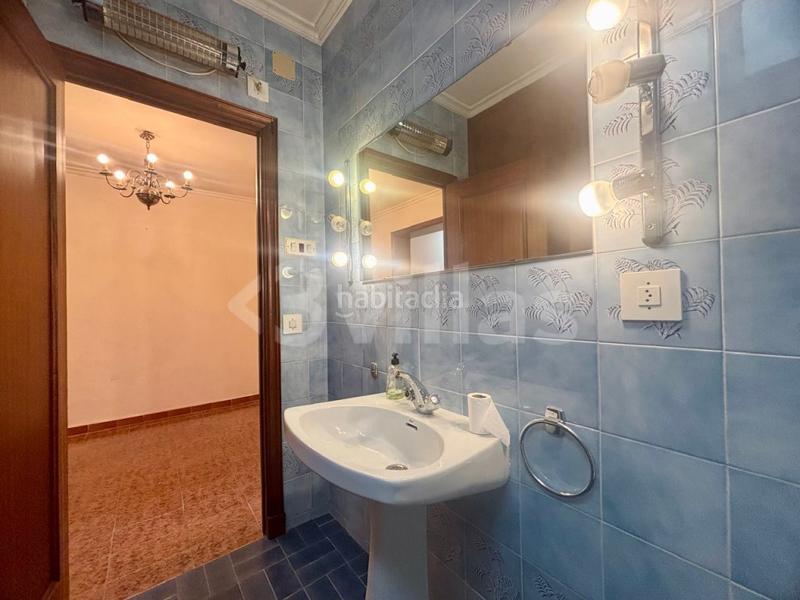 Foto 1b1e4cb4-1b2d-4b1c-b9a6-cdb86506feae. Casa  entera en plena plaza esplanada de mahón en Maó