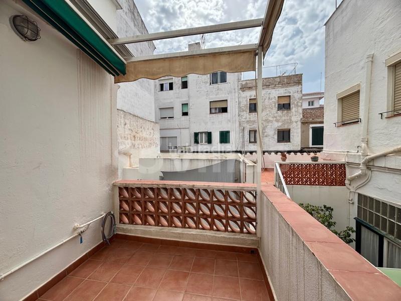 Foto b38bd6c3-f2b4-469c-b23d-07e04b5dd99e. Casa  entera en plena plaza esplanada de mahón en Maó