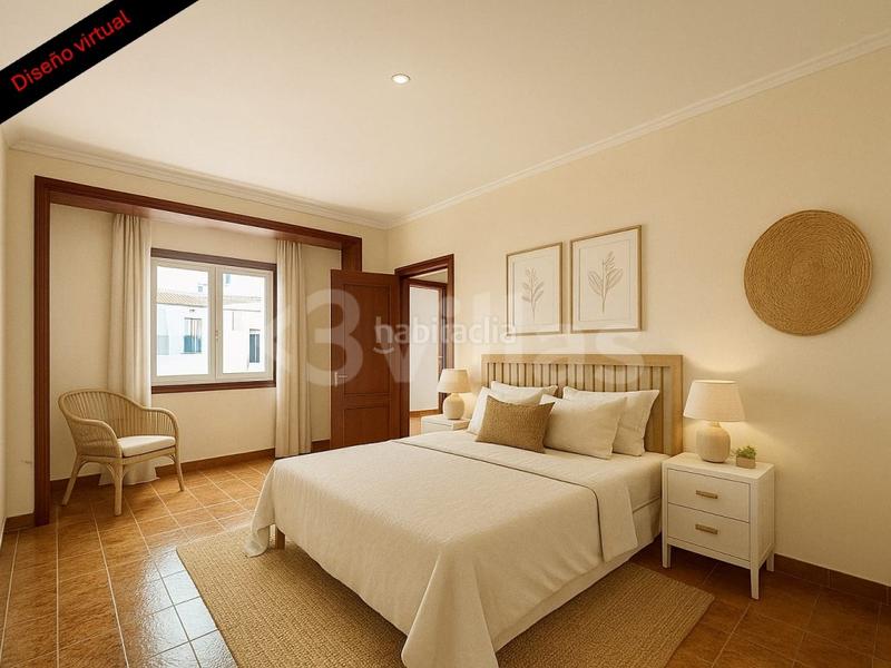 Foto c869b64e-2cd9-4c46-876f-b11951a5febd. Casa  entera en plena plaza esplanada de mahón en Maó