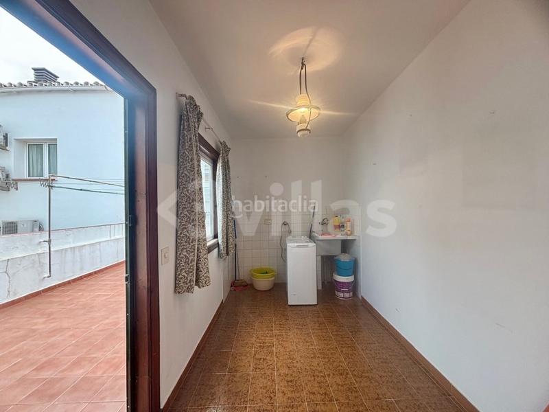 Foto d5377986-6391-4d77-ac4c-01e793db6526. Casa  entera en plena plaza esplanada de mahón en Maó